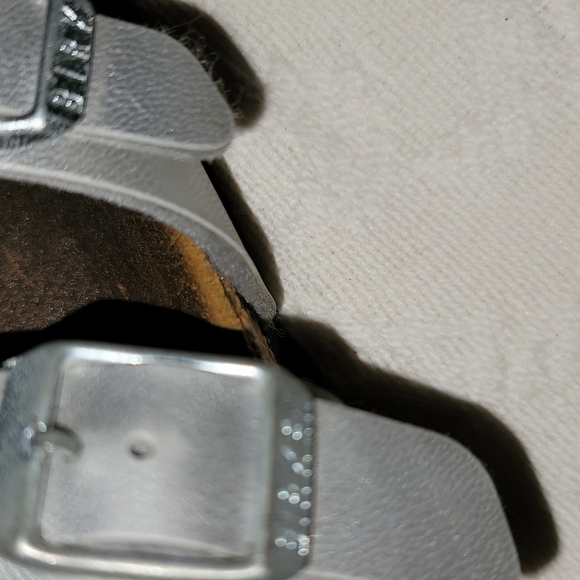 Birkenstock silver 100% leather upper adjustable straps  child sz 32 - Picture 2 of 8